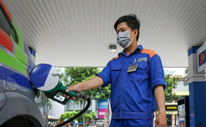 Giá xăng tăng gần 900 đồng/lít