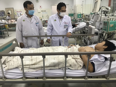 Sức khỏe 2 học sinh bị thương nặng do cây phượng đổ lên người giờ ra sao?