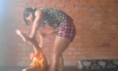 Người mẹ bóp cổ, đánh đập bé trai ở Bình Dương đối diện mức phạt nào?