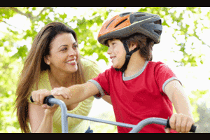 Khi con có hành vi thiếu tôn trọng người lớn, cha mẹ nên làm gì?