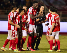 Cúp Quốc gia: Bùi Tiến Dũng tỏa sáng, 3 loạt đá luân lưu cân não 