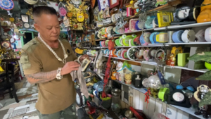 Đã mắt bộ sưu tập 1.000 đồng hồ từ phế liệu của người đàn ông ở TP.HCM