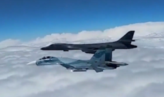 Video: Tiêm kích Nga 'rượt đuổi' máy bay ném bom B-1B của Mỹ trên Biển Đen