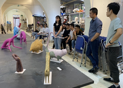 Sinh viên trổ tài điêu khắc, giảng viên chưa chấm xong khách đã đòi mua