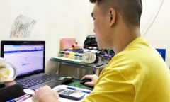 Hà Nội thi thử trực tuyến: Học sinh 'loạn cào cào' vì lỗi hệ thống, nghẽn mạng