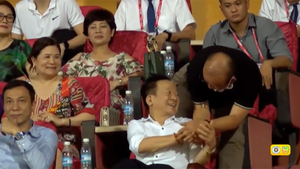 Video: HLV Park Hang Seo bắt tay bầu Hiển khi Thành Chung ghi bàn