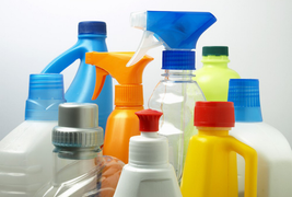 Bé uống nhầm chất tẩy rửa, dầu hỏa: Sơ cứu và phòng tránh thế nào?