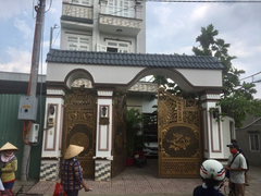 Nghi phạm sát hại cha nuôi trong căn nhà 3 tầng ở Hóc Môn ra đầu thú