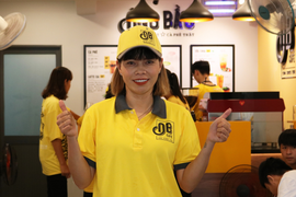 Cựu thủ môn tuyển nữ Việt Nam Kiều Trinh viết tiếp đam mê cùng cà phê Ông Bầu