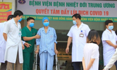 Bệnh nhân 19 được xuất viện, đi máy bay về nhà ở TP.HCM