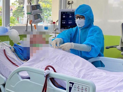 Phi công người Anh tỉnh táo hoàn toàn, tiếp tục điều trị vật lý trị liệu