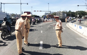 Bé trai 6 tuổi thiệt mạng, mẹ nguy kịch: Tạm giữ hình sự tài xế container