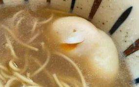 Món mỳ 'biết há mồm nói chuyện'