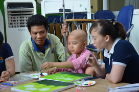 Những học sinh đặc biệt trong 'Lớp học hạnh phúc’ tại bệnh viện K Tân Triều