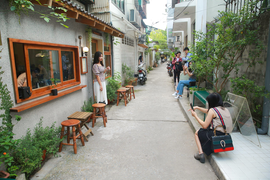 Phố Hàn Quốc giữa lòng Hà Nội khiến giới trẻ ngất ngây