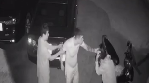 Hai thanh niên vô cớ đánh người giữa đêm khuya