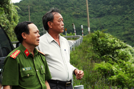 Đề xuất phương án tiêu diệt kẻ giết người trốn trên rừng Hải Vân nếu chống trả