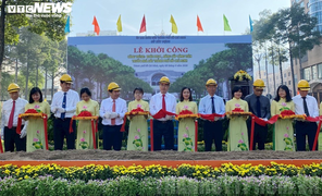 Lãnh đạo TP.HCM cắt băng khởi công nâng cấp công viên trước Nhà hát thành phố