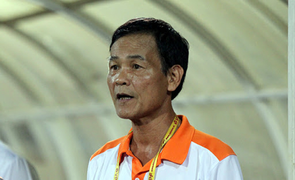 HLV Nam Định: ‘Trọng tài chuyên môn quá non’