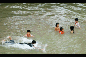 Vì sao trẻ em ở miền Trung bị đuối nước ngày càng tăng?