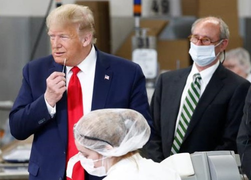 Nhà máy hủy tất cả bông xét nghiệm sản xuất khi Tổng thống Trump đến thăm