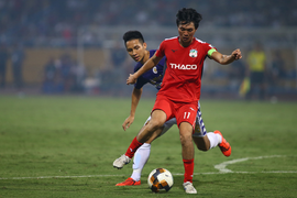 Xuân Trường lặng lẽ trên khán đài, một mình Tuấn Anh không gánh nổi HAGL