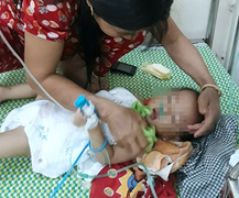 Bé 19 tháng hôn mê sau 3 tiếng bị bỏ quên trên xe ô tô ở Vĩnh Phúc