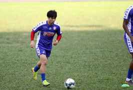 Sau đính hôn, Công Phượng tập sung chuẩn bị cho trận đấu đặc biệt