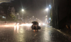 Hà Nội đón cơn 'mưa vàng' sau đợt nắng nóng dài nhất 27 năm