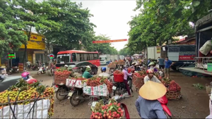 Tái diễn cảnh tắc đường trong mùa vải thiều Lục Ngạn