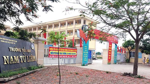 Trẻ lớp 4 bị bỏ quên trên xe đưa đón: Sở GD&ĐT Hà Nội yêu cầu báo cáo