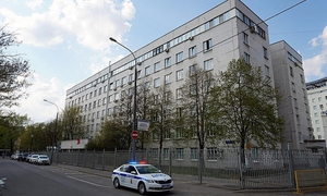 Thêm 3 bệnh nhân COVID-19 Nga ngã từ cửa sổ bệnh viện