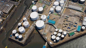 Dự trữ dầu thô của Mỹ tăng cao chưa từng có