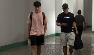 Video: Xuân Trường, Minh Vương mặc áo đôi sau buổi tập đặc biệt của HAGL