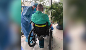 Phi công người Anh hết sốt, đang tập bỏ máy thở ngắt quãng