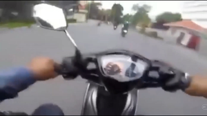 Nghẹt thở xem cảnh sát đặc nhiệm phóng xe như phim, nổ súng bắt cướp ở TP.HCM