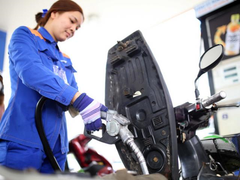 Giá xăng dầu tiếp tục tăng mạnh