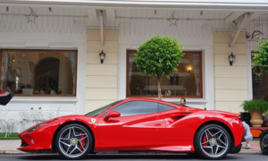 Cận cảnh Ferrari F8 Tributo đầu tiên trên phố Sài Gòn
