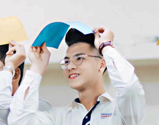 Nam sinh Đại học Bách khoa bỗng chốc nổi tiếng nhờ khoảnh khắc bị chụp lén