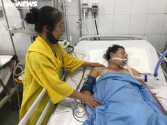 Rớt nước mắt mẹ già 70 tuổi chăm sóc con trai khuyết tật bị tai nạn nguy kịch