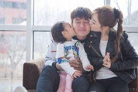 Những mối quan hệ tình ái 'ngoài luồng' khiến showbiz rúng động