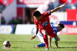 Trung vệ Việt kiều phản lưới, Hải Phòng bại trận trước Quảng Ninh 