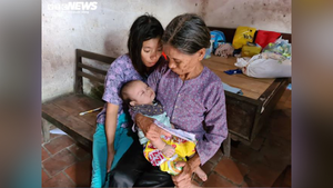 Cụ già chăm cháu bé 3 tháng của người con điên dại: Nhiều nhà hảo tâm giúp đỡ