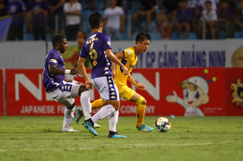 Hà Nội FC thua đau SLNA trong ngày sinh nhật, mất kỷ lục bất bại trên sân nhà 