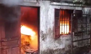 Bố và con gái chết cháy trong phòng trọ