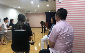 Doanh nhân dùng súng đồ chơi doạ bảo vệ chung cư cúi đầu xin lỗi cư dân