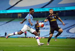 Ngoại Hạng Anh trở lại: Man City vùi dập Arsenal