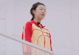 Cha xin lỗi con gái khi tức giận xé 56 cuốn truyện, ép con học toán