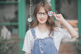 Vẻ đẹp trong veo như búp bê của nữ sinh trường Báo 