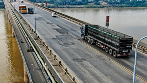 Gần 270 tỷ đồng để sửa mặt cầu Thăng Long